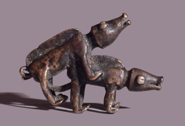 A brass weight which was used for weighing gold dust, representing a proverb about animal intercourse