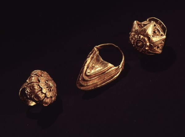Three gold finger rings