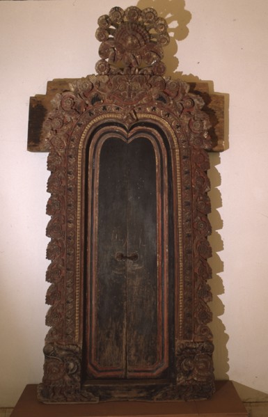 In the nineteenth century richly carved and gilded doors were a feature of royal compounds in northern Bali, echoing the forms of temple decoration