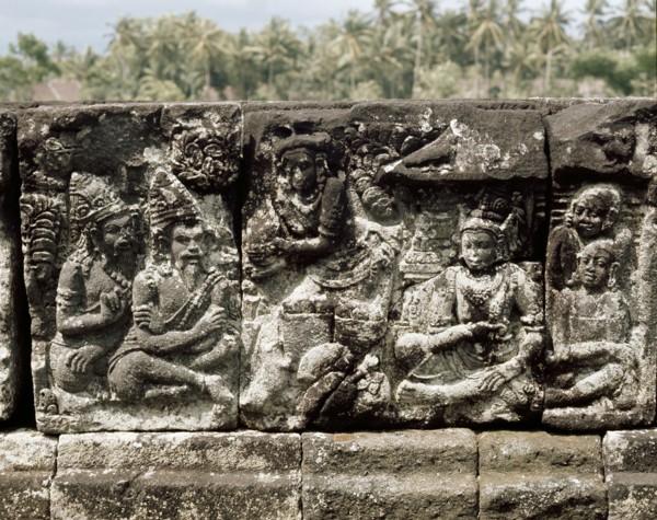 The reliefs, on the temples of the Lara Jonggrang complex, portray various deities or scenes taken from the great Hindu classics and especially the Ramayana