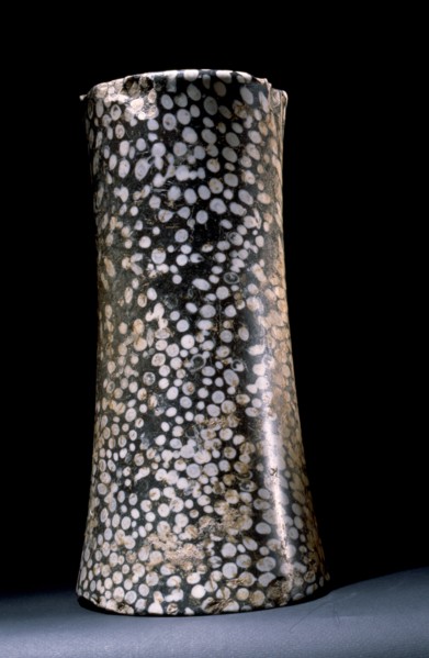 A proto bactrian column idol