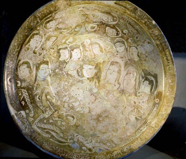 Vessel decorated with courtly scene
