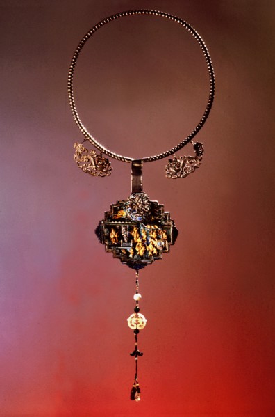 A presentation necklace
