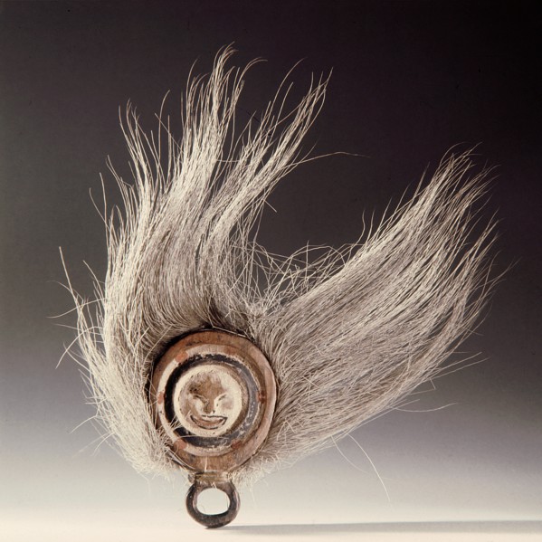A finger mask used by women during dance entertainments