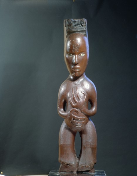 A female poutokomanawa, a figure that rests against the post supporting the ridgepole of a chiefs house or meeting house