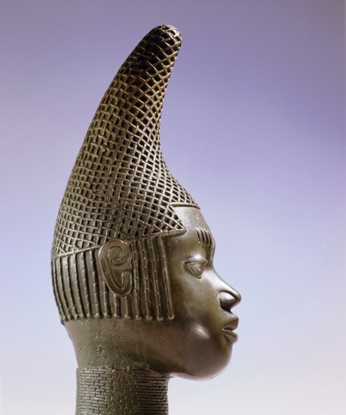Idia, the mother of Oba Esigie, was granted the right to establish her own palace and ancestral altars as a reward for using her mystic powers to bring victory in Benins war against the Igala