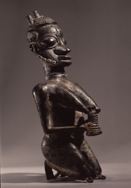 Bronze female figure, known as Onilerepresenting one of the owners of the land