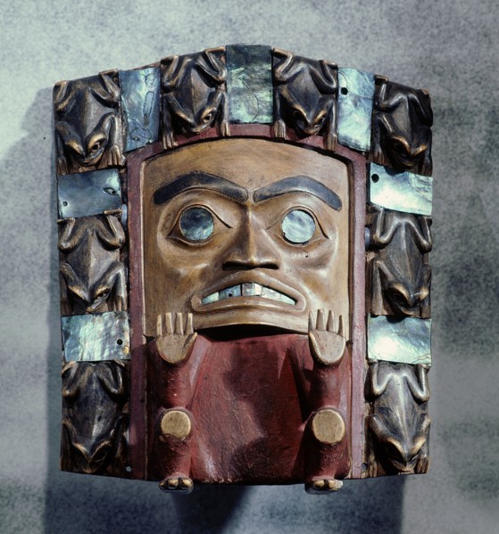 Head plaque with frog totems