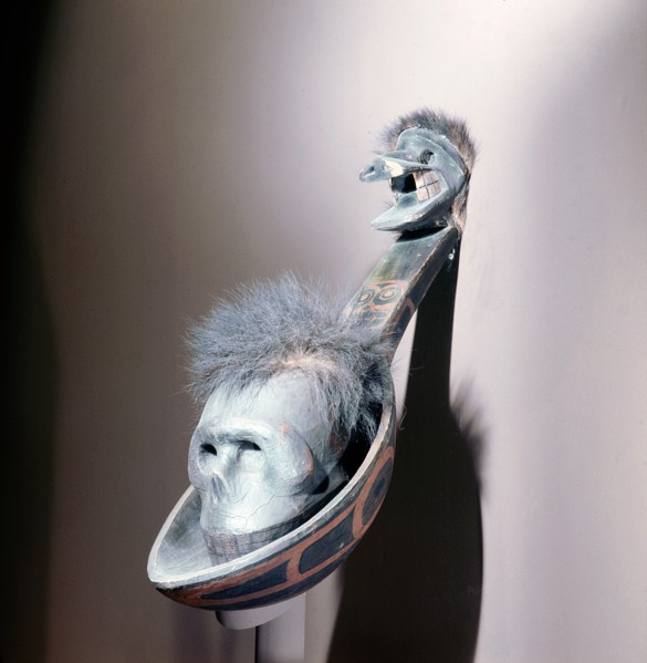 Ladle with a rocking skull in the bowl