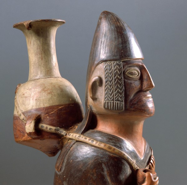 Detail of an effigy ceramic showing a male figure carrying the typical Inca aryballus on his back