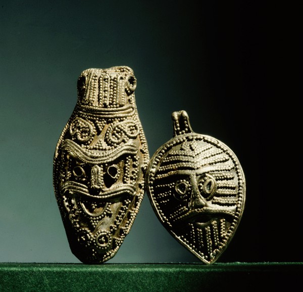 Pendants depicting Viking heroes