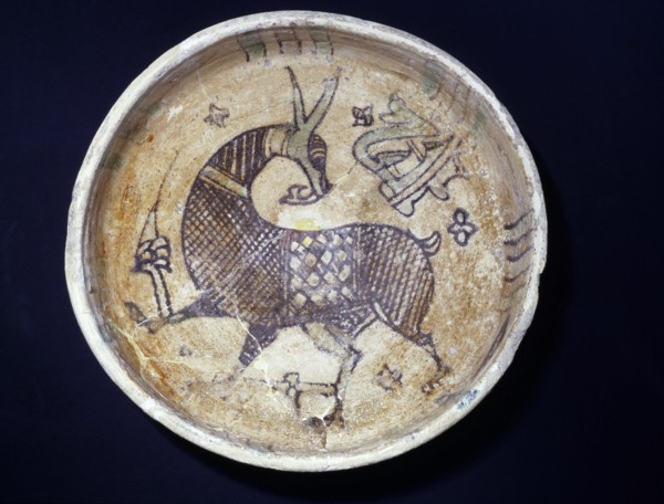 A bowl decorated with a gazelle or an antelope, symbol of beauty and grace
