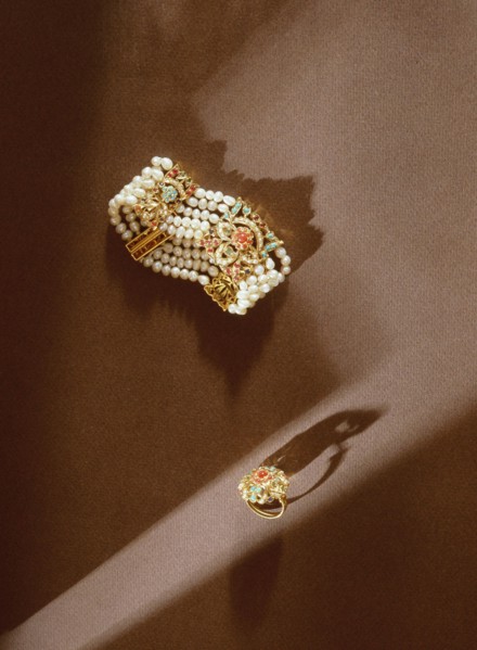 A five strand pearl bracelet with gold fittings, with a ring