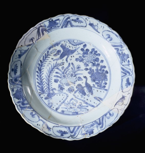 Chinese blue and white patterned porcelaine is convincing proof of trading connections between the Emirates and the far East