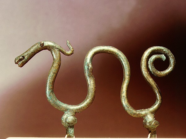 Bronze ornament in the shape of a serpent