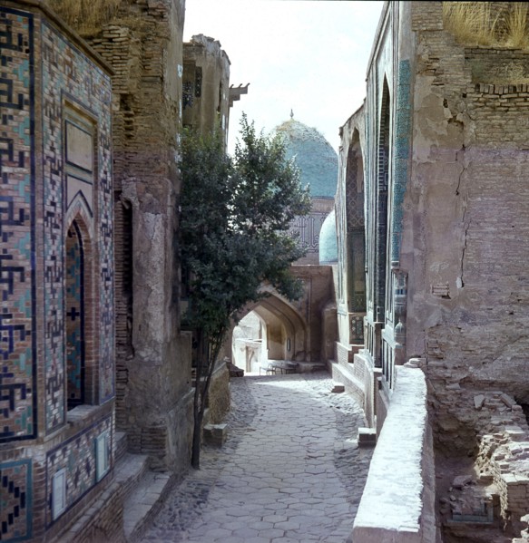 Street leading to the Koussam Ibn Abbas tomb
