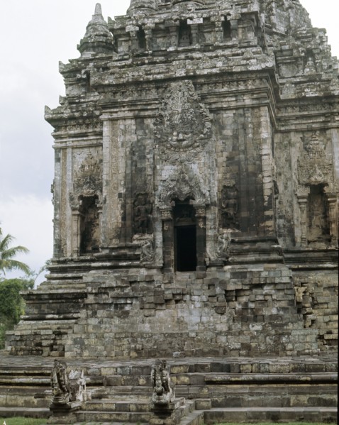 The temple complex at Lara Jonggrang consists of three main sanctuaries dedicated to Shiva, Brahma and Vishnu and three minor ones dedicated to particular forms of Shiva and Shiva's bull mount, Nandi