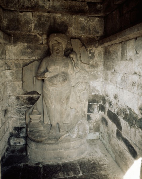 Statue in a niche from the complex of temples at Lara Jonggrang