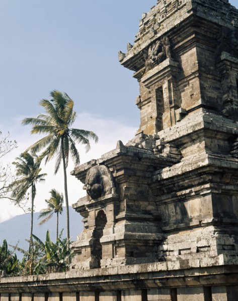 The temple complex at Lara Jonggrang consists of three main sanctuaries dedicated to Shiva, Brahma and Vishnu and three minor ones dedicated to particular forms of Shiva and Shiva's bull mount, Nandi