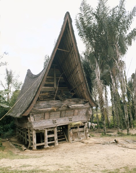 The three-level structure of Toba Batak houses corresponds to ideas of the cosmos