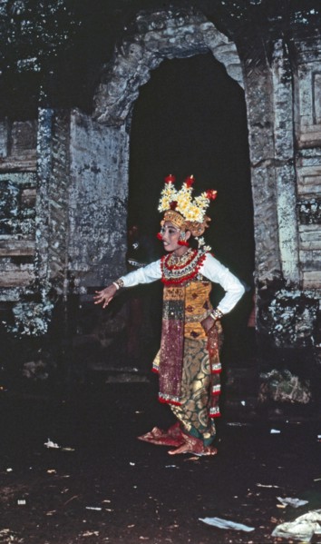 A dance of heavenly nymphs preceding the appearance of Rangda and Barong