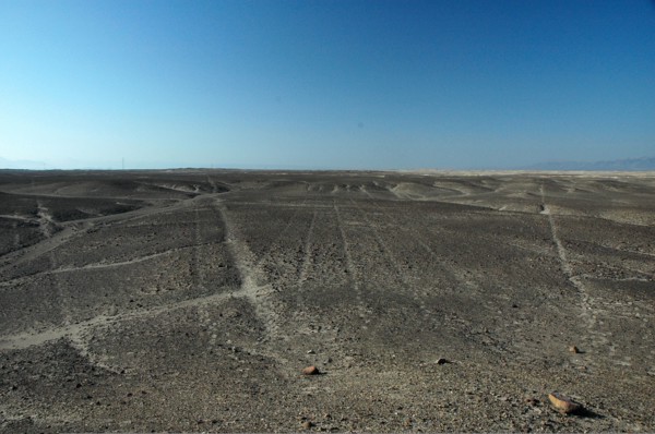 Nazca lines of varying widths converging on / radiating out of a small hill