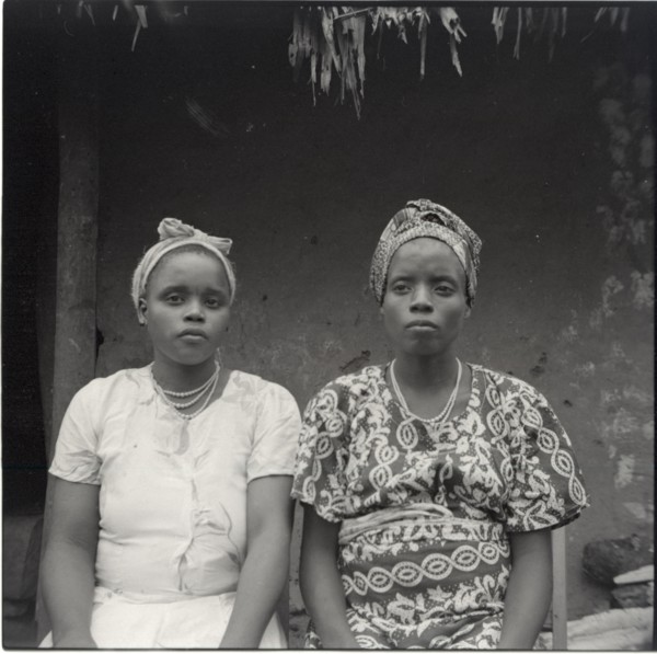 Two women - Bara
