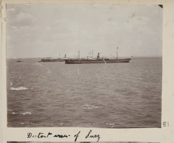 Distant view of Suez