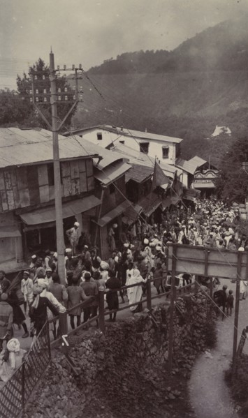 Crowds at Mussoorie Bazaar
