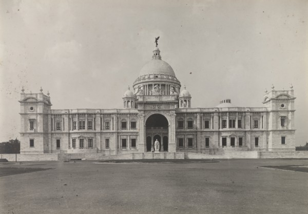 Rear elevation of the Victoria Memorial and Lord Curzon's statue
