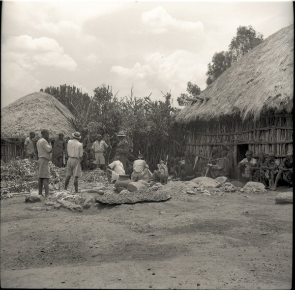 Isubo Day of preparing little house