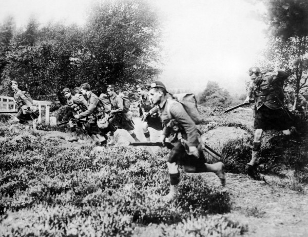 HIghlanders Charge Germans