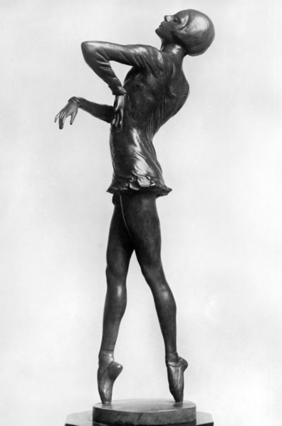 Statue of Alice Nikitina