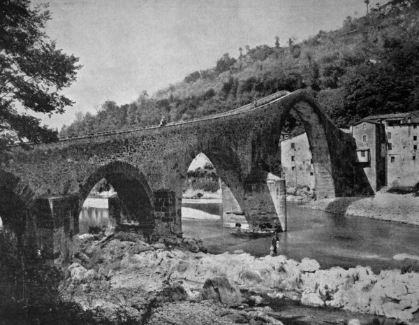 Pont de borgo a mozzano bridge