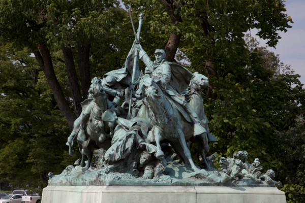 Federal Cavalry Officer with Sabre raised charges into Battle 2010