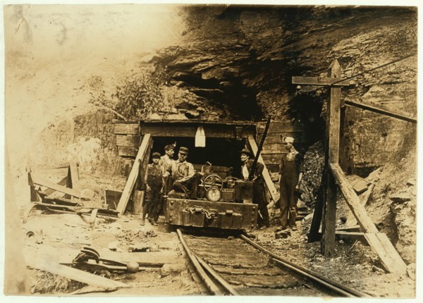 Entrance to a W. Va. coal mine: a "drift" mine. 1908
