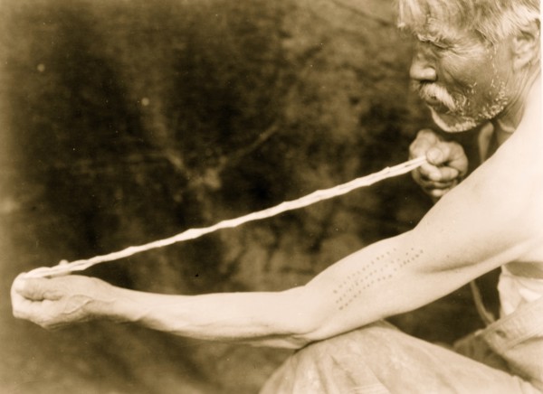 Measuring shell money 1923