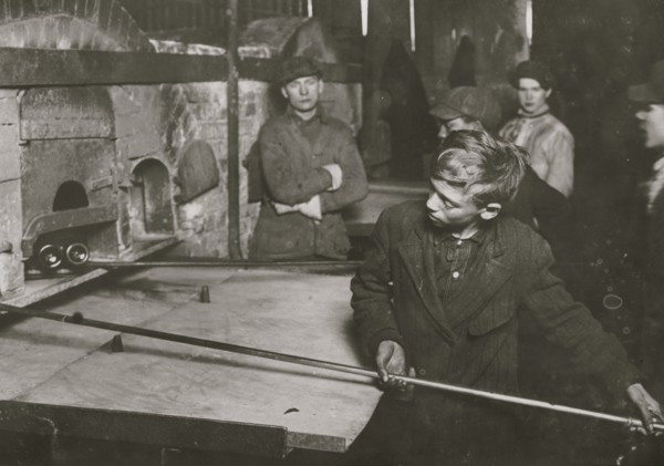 Boys work in Pittsburgh Glass Factory 1913