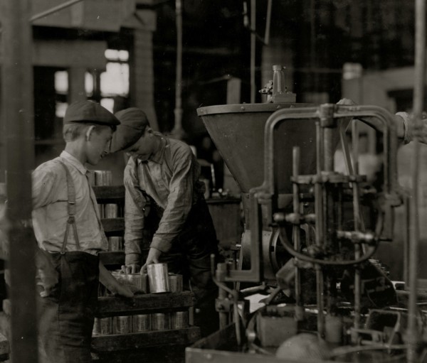 A canning machine and some of the boys] Small boys work at and around these machines some of which[?][ are dangerous.  1909