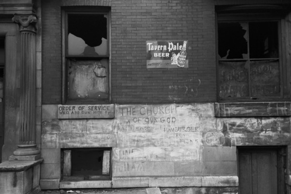 Abandoned building, South Side of Chicago, Illinois 1941