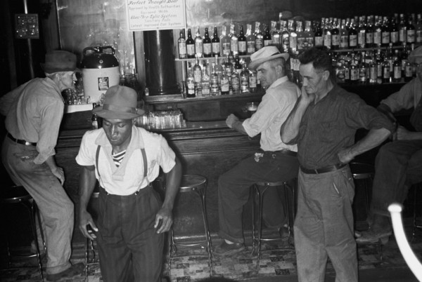African American and whites  at Wonder Bar, hot spot of Circleville, Ohio  1935