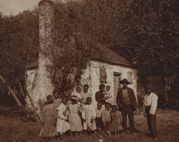 Black family at the Hermitage, Savannah, Ga. 1907