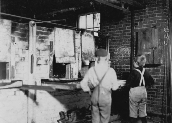 Boys at Lehr glass works. 1908