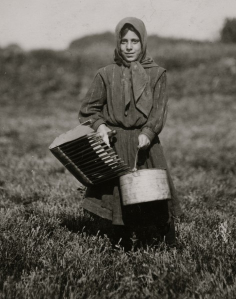 Carrie Maderyos ready to pick. Said 12 years old - 2nd year picking. 1911