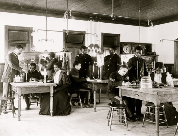 Class in capillary physics at Hampton Institute, Hampton, Virginia 1899