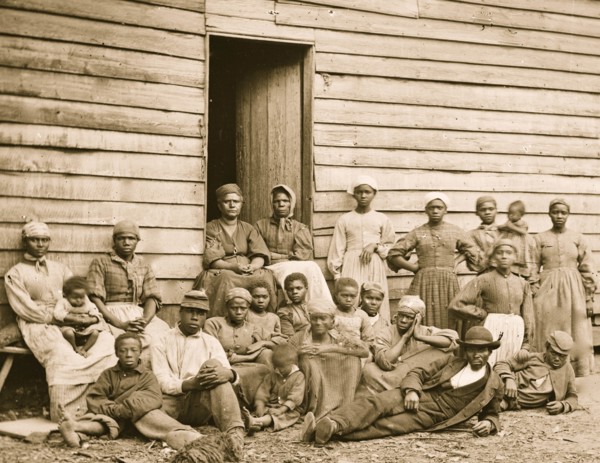 Cumberland Landing, Va. Group of "contrabands" at Foller's house] 1863