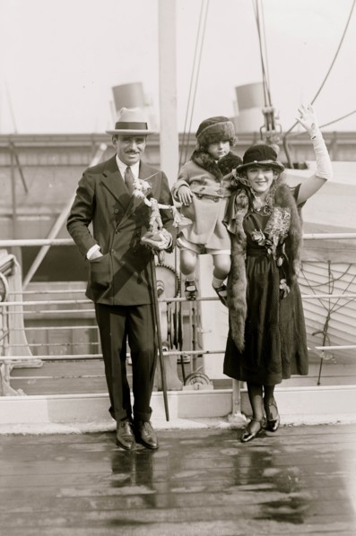 Douglas Fairbanks & Mary Pickford nown