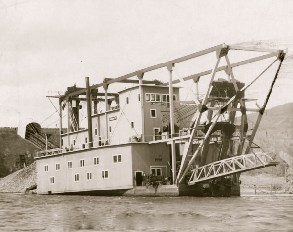 Gold dredge 1915