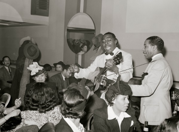 Entertainers at Black tavern. Chicago, Illinois 1941