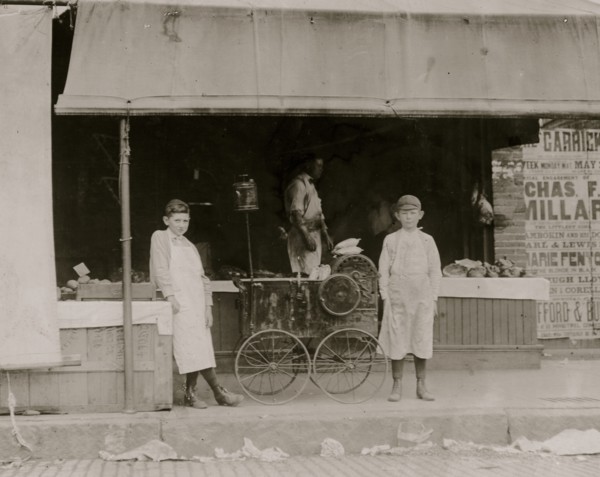 George H. Bogart, 720 Pine Street. Market vender, 11 years of age. Tends stand for 1 year. 1910